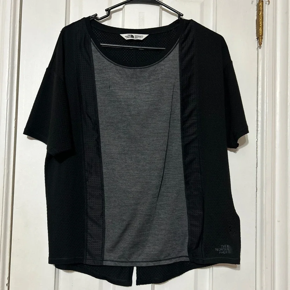 The North Face Womens M/M Black Gray Athletic Performance Short Sleeve Top Shirt - Picture 1 of 11